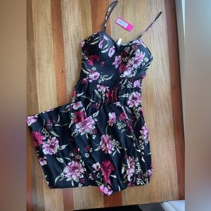NWT Floral Wide Leg Fitted Top Black Jumper Size Small Summer Romper Cropped